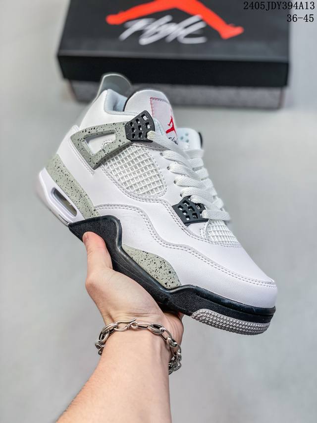 Air Jordan 4 Retro Aj4 乔丹4代 Aj4 乔4 乔丹篮球鞋系列 承袭了 Black Cat 的劲酷风范，眼前的这双 Air Jordan