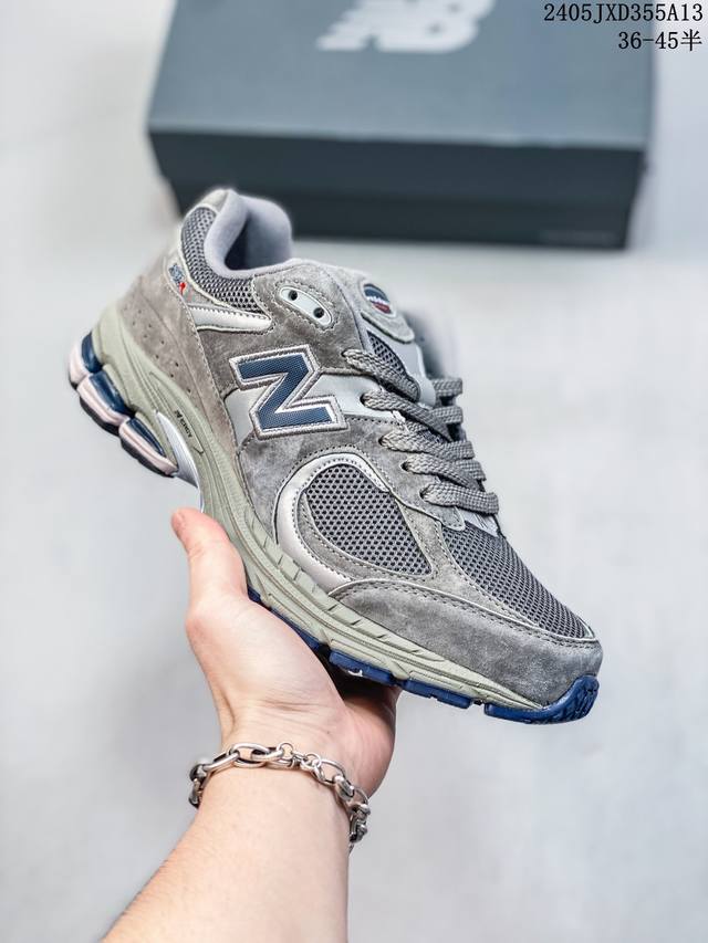 New Balance Ml2002 复古休闲跑步鞋 最新出的2002R系列，鞋款延续了经典科技，升级版n-Ergy缓震物料机能与材质上脚太舒适了，鞋面的柔软麂