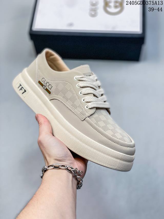 Gucci 轻奢单品 广东品质原厂 高奢古驰gucci Screener Gg High-Top Sneaker休闲潮鞋系列意大利进口超软小牛皮+刺绣搭配 原装