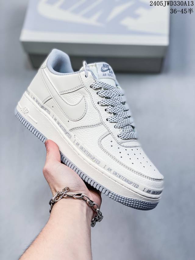 Nike Wmns Air Force 1 Shadow 马卡龙军空一号轻增量高低帮搭百板鞋。为典经设计注玩入味元素。 分层构结、大加中及底双重品牌标志，充彰份