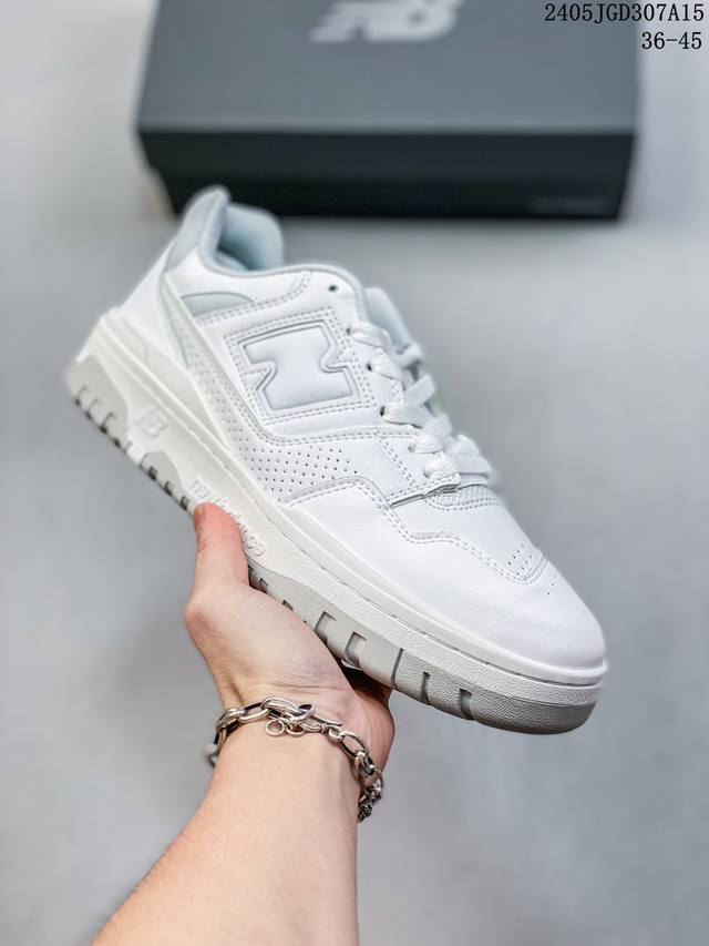 New Balance 550 新百伦 复古百搭篮球鞋时尚男女运动板鞋 首次亮相于 1989 年的 550 鞋款，延续 New Balance 标志性品牌元素，