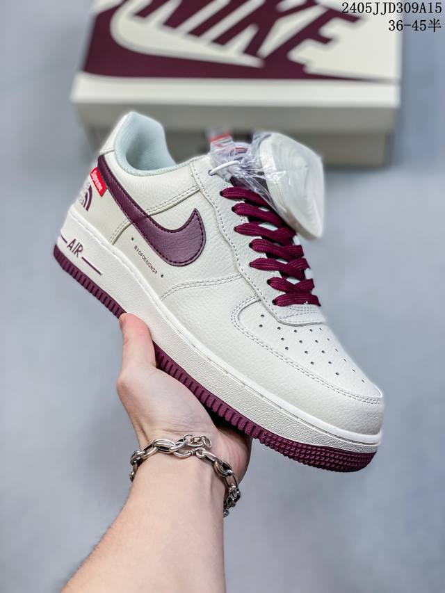 公司级耐克nike Air Force 1 Low 空军一号低帮百搭休闲运动板鞋。柔软、弹性十足的缓震性能和出色的中底设计，横跨复古与现代的外型结合，造就出风靡