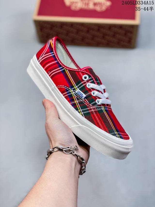 Vans Authentic X Pendleton联名格纹系列 格纹元素横平竖直的线条及多变的颜色 变幻多种街头风格与vans经典鞋型结合 再次诠释街头的个性