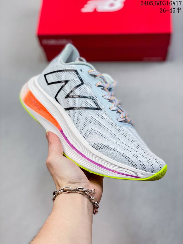 新百伦 New Balance Nb 男女鞋rc Elite系列mrcelsv2马拉松专业竞速碳板跑步鞋 搭载全新升级的全脚掌，Fuelcell科技中底，其优秀