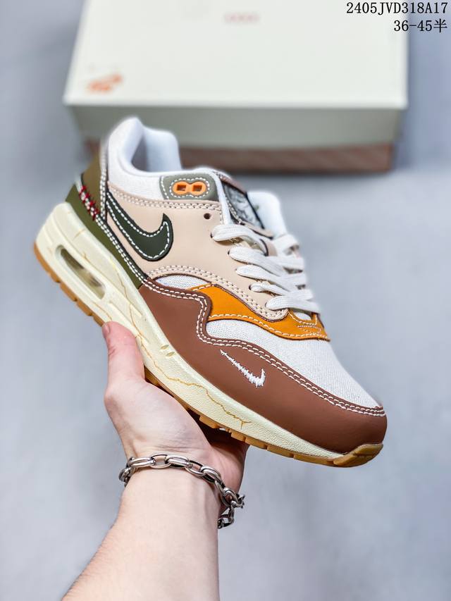 耐克 Nike Air Max 1 Prm 男子运动鞋 从法国建筑中汲取设计灵感，兼具运动风范和时尚格调，是此系列起初搭载 Air 的鞋款。疾速外观、经典缓震配