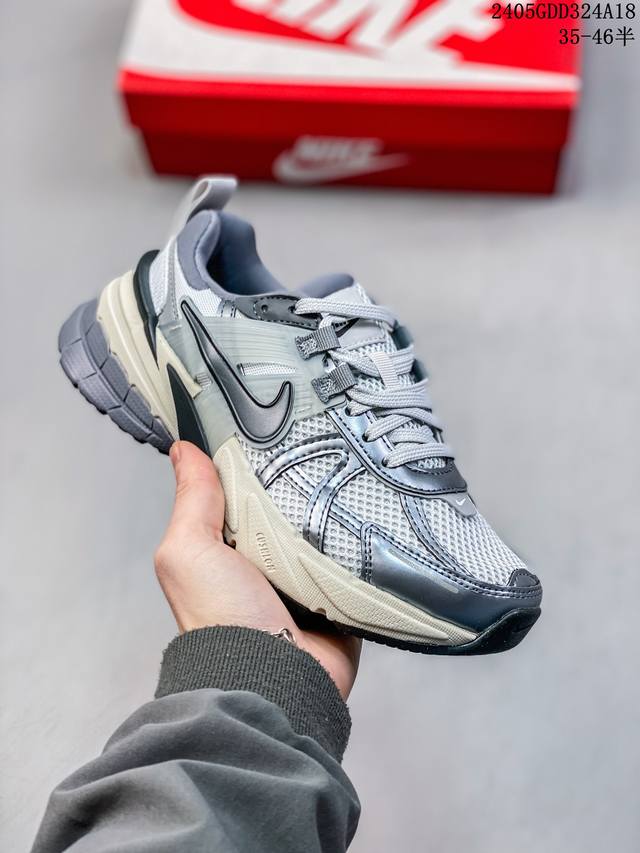 公司级nike V2K Runtekk 减震防滑复古低帮跑步鞋 材质上使用大面积网眼 皮革 Tpu 组成 支撑和透气性肯定不错 中底处由 Cushlon 泡绵打