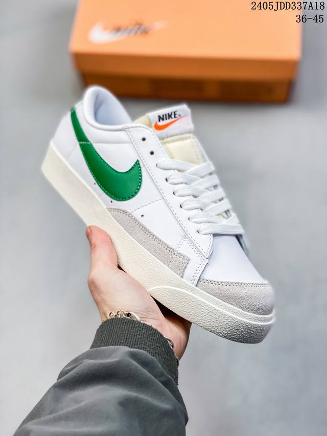 Nike Blazer Mid ‘77 活力三勾男女经典运动板鞋 采用环保材料的大底 独特的鞋面连者鞋底印刷，演绎出了这个配色的独特风格，眼前的新设计选用皮质。