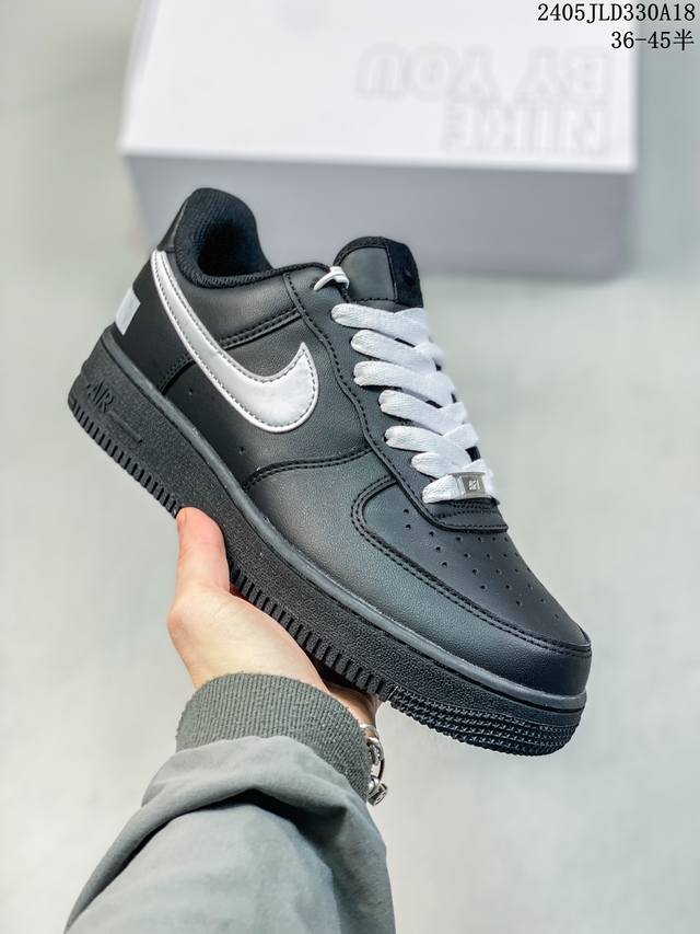 公司级耐克nike Air Force 1 Low 空军一号低帮百搭休闲运动板鞋。柔软、弹性十足的缓震性能和出色的中底设计，横跨复古与现代的外型结合，造就出风靡