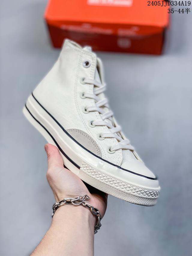 Converse Chuck 1970S 斜纹布麂皮拼接 匡威龙年新款 复古拼接刺绣高帮休闲帆布鞋 鞋面采用斜纹帆布与反毛皮制作 鞋舌还有chunk Tayle