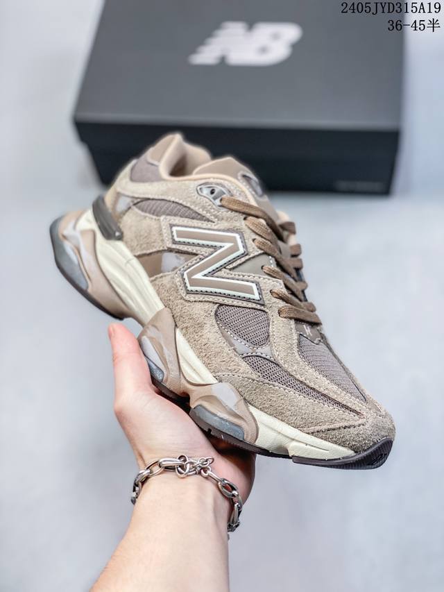 公司级！New Balance 9060 联名系列 复古休闲运动老爹鞋 该联名系列承袭990系列设计元素而生 鞋面由空间网格及磨砂鞋面拼接而成 麂皮配网结合很夏