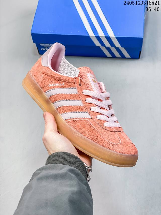 阿迪达斯 德训鞋 Adidas Originals Samba Og Shoes 经典运动鞋小白鞋 T头鞋 男女板鞋 彰显休闲摩登风情的时尚经典鞋。它诞生于50