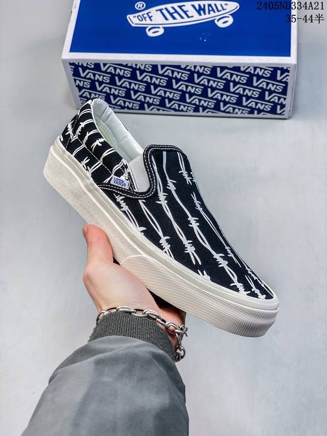 Vans Og Slip-On Lx铁丝网印花作为主题 整体设计上自然要为如何更好呈现这一图案服务 说到大面积印花 显然没有任何鞋型能比 Slip-On 来得更