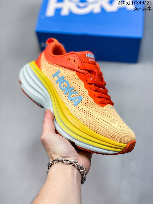 Hoka One One W Bondi 8 低帮跑步鞋 Bondi在本季向前迈出了大胆的一步，采用更柔软、更轻的泡沫和全新，的加长后跟几何形状进行了重新设计。