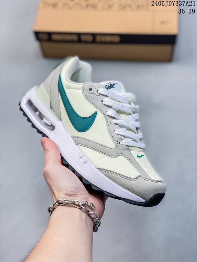 耐克 Nk Air Max Dawn 黎明系列低帮气垫百搭休闲运动慢跑鞋 采用柔软翻毛皮和透气梭织材料打造利落鞋面，中底和鞋跟融入现代感线条设计，兼具复古风格与