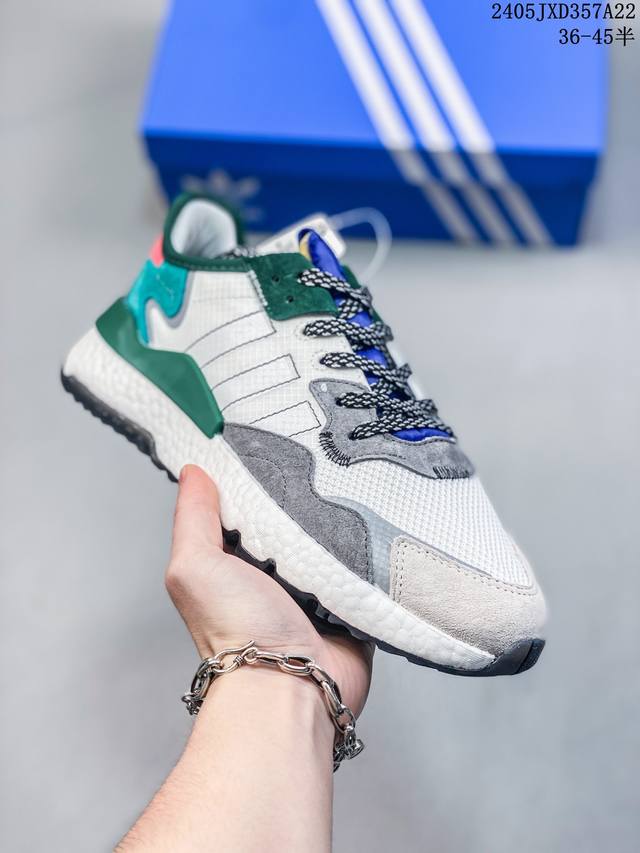 真爆 阿迪达斯 Adidas Nite Jogger 全新配色王嘉尔代言款男女运动鞋 透气网面鞋面 夜行者 3M反光 真爆大底复古跑鞋。 针织透气网布搭配皮革拼