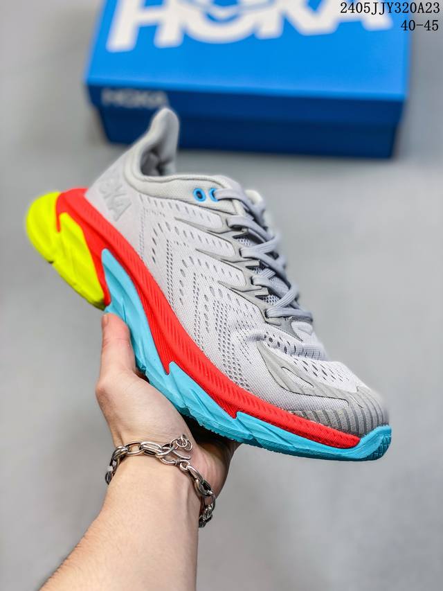 Hoka Clifton 8 Wide 轻盈系列缓震透气跑鞋 #新系列中底依旧是经典的模压eva材料，同时做到了重量更轻，在重新调教后的全新中底泡棉比上一代更轻