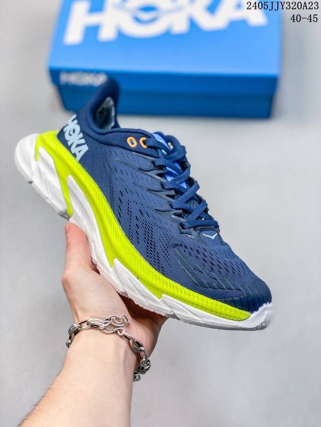 Hoka Clifton 8 Wide 轻盈系列缓震透气跑鞋 #新系列中底依旧是经典的模压eva材料，同时做到了重量更轻，在重新调教后的全新中底泡棉比上一代更轻