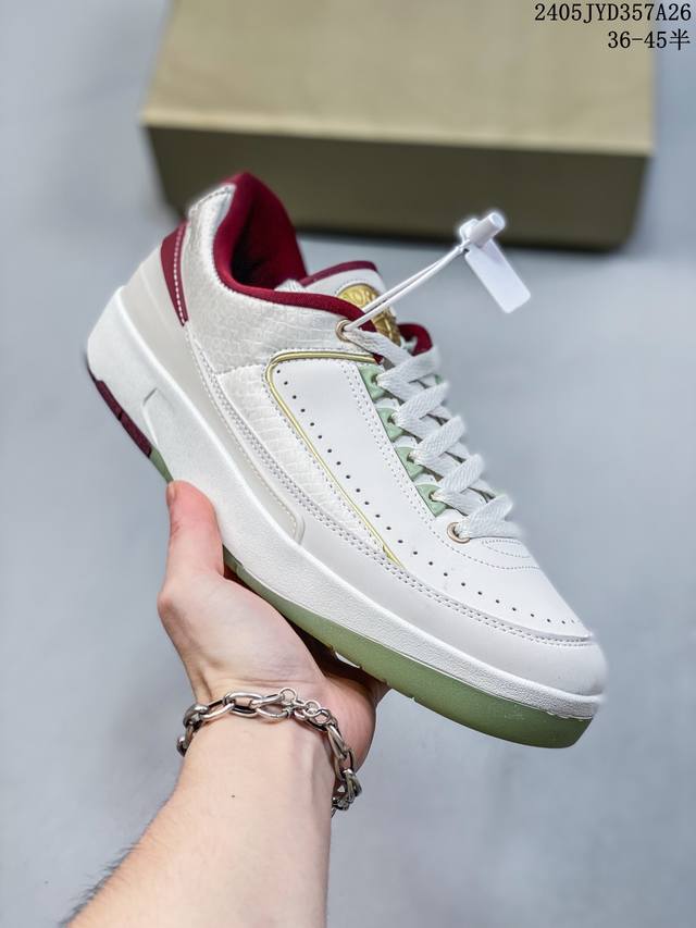 Jordan Air Jordan 2 Cherrywood 减震防滑耐磨低帮 复古篮球鞋 白酒红 这款低帮 Air Jordan 2 采用混合优质材料制成，并