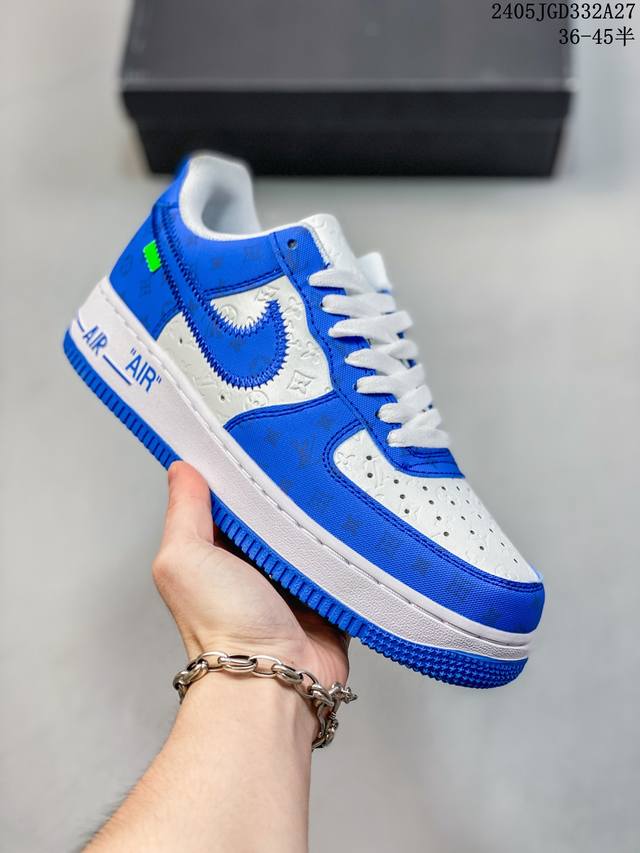 公司级耐克nike Air Force 1 Low 空军一号低帮百搭休闲运动板鞋。柔软、弹性十足的缓震性能和出色的中底设计，横跨复古与现代的外型结合，造就出风靡