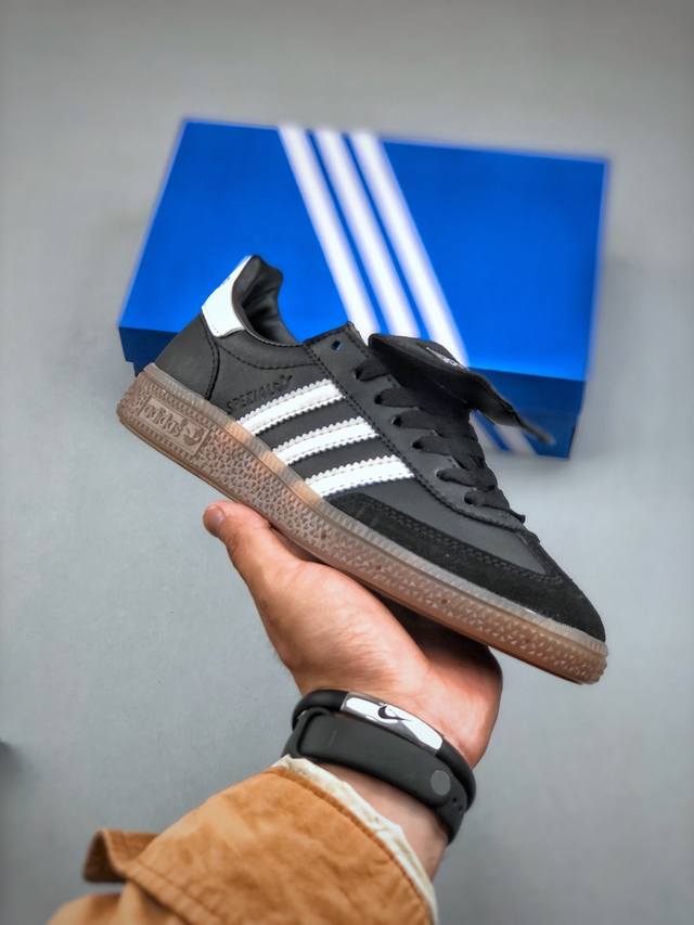 Adidas Originals Handball Spzl Spezial 长舌 百搭舒适防滑低帮板鞋 黑 简约大方的造型设计，给人以随性休闲的时尚格调，穿着