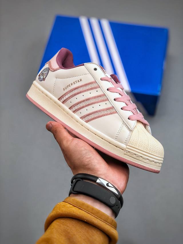 Adidas Originals Superstar W 渠道正品订单 诠释市场最高工艺水平贝壳头经典小白板鞋 专柜上架同步配色全鞋进口头层皮料打造。区别市面普