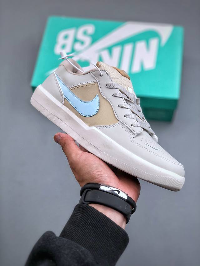 Nike Sb Force 58 男 女滑板鞋采用包边设计经久耐穿 硫化结构则有效提升灵活性穿上这款创意力作 助你耀动街头采用帆布和翻毛皮组合材料 融入打孔设计