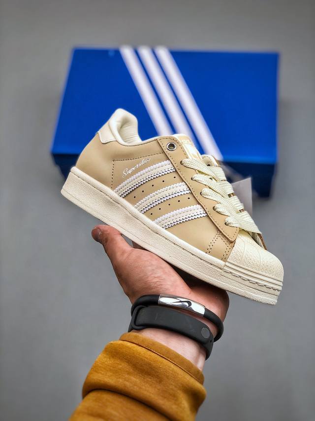 E Adidas Originals Superstar W 渠道正品订单 诠释市场最高工艺水平贝壳头经典小白板鞋 专柜上架同步配色全鞋进口头层皮料打造。区别市