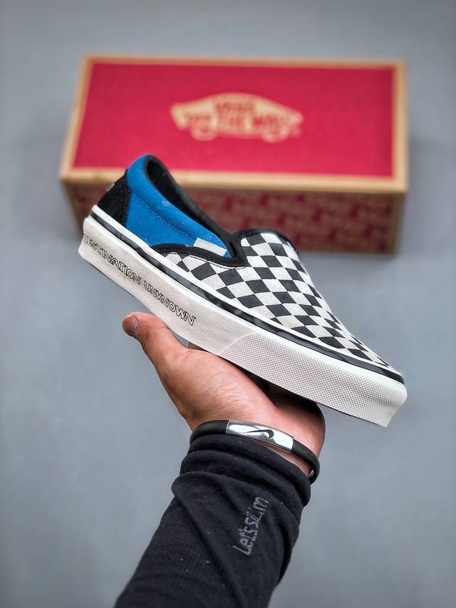 Vans Slip-On X Liberaiders 千纸鹤联名 黑白棋盘格子 蓝色麂皮鞋面拼接白色帆布搭配复古泛黄大底 极具质感又清新 适合春夏搭配 鞋头“L