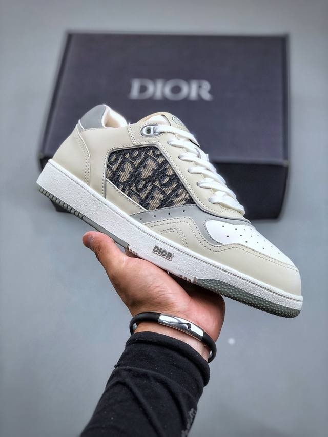 顶级礼盒代购版本，迪奥 Dior B27低帮 经典奢侈品休闲运动板鞋 ，品质货真价实 Oblique印花电秀 长时售卖 退换率超低。这款b27运动鞋是dior的