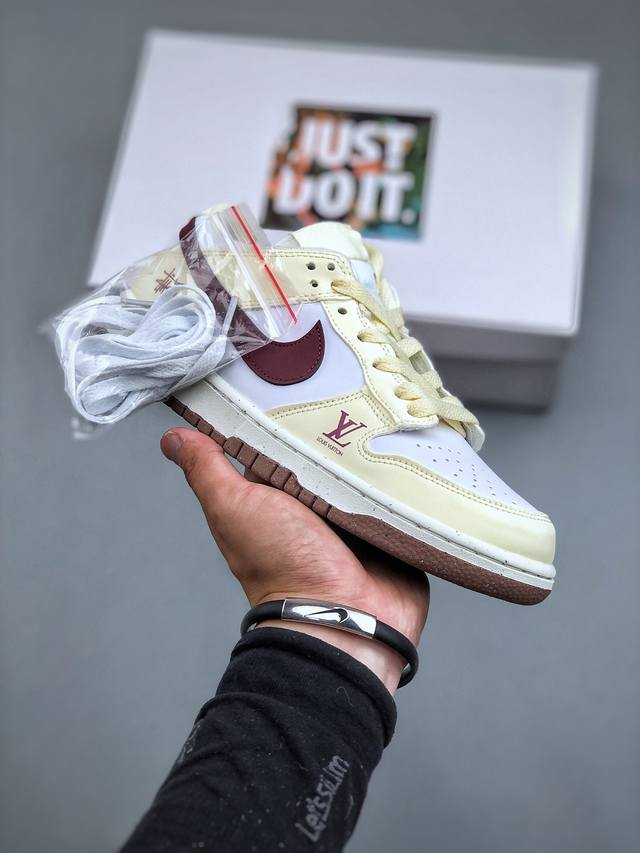 耐克 Nike Lv Dunk Low Pro 男女同款运动鞋复古板鞋，尽情迈步，彰显个性风采。采用柔软皮革鞋面，经久耐穿，塑就如元年款 Dunk 般的复古