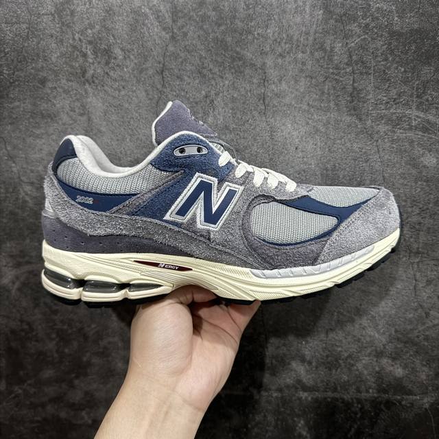 K版 New Balance Nb2002系列 男女休闲慢跑鞋 黑蓝 M2002Rel 必备的时髦单品之一 最新出的2002R系列 这款延续了经典科技 升级版n