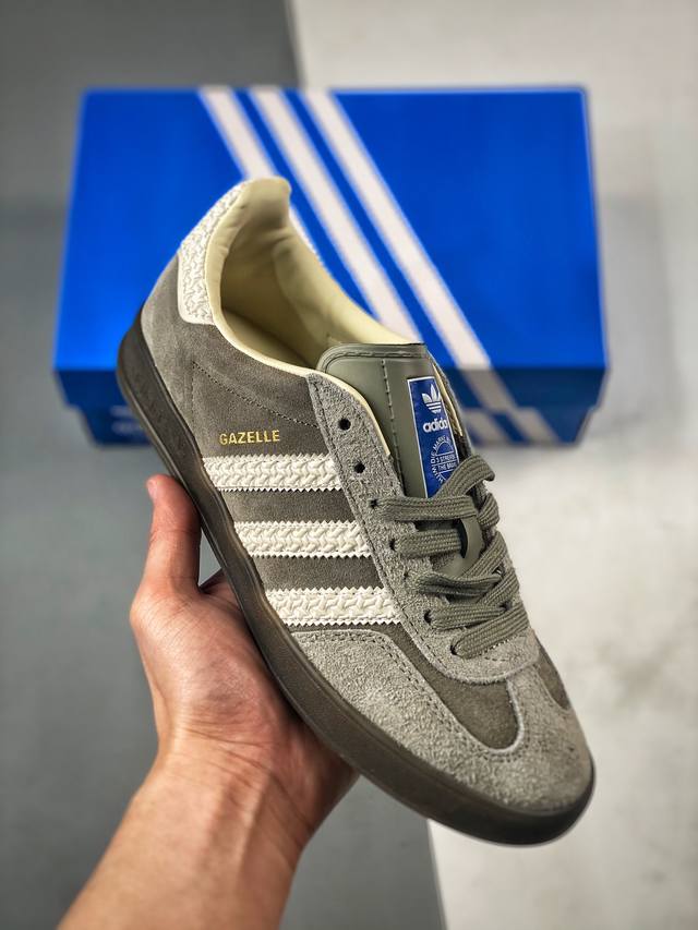 补出 Adidas Originals Street Samba Savannah 桑巴舞街头系列德训运动板鞋 采用固色翻毛皮组合牛剖革鞋面材质 外置正确3层组