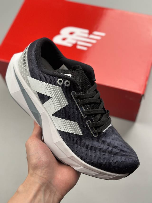 New Balance Fuelcell Supercomp Elite V4 新百伦休闲运动跑鞋 采用 Fuelcell中底 运用了energyarc技术 可