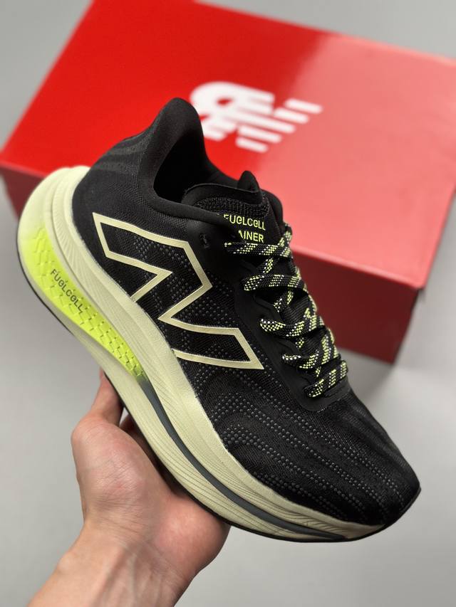 Stone Island X New Balance Fuelcell系列 新百伦超轻量化低帮休闲运动慢跑鞋 Wrcxbk3 #原楦原纸版开发版型 采用超轻透气