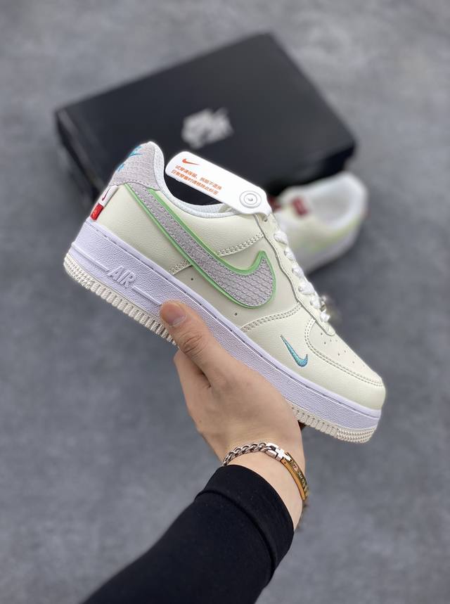 超级福利 福利特价 长期补货 Nike Court Borough 低帮百搭透气休闲运动板鞋男女鞋 经典耐用的设计，兼顾舒适脚感和出众风范，演绎匠心之作。结构性