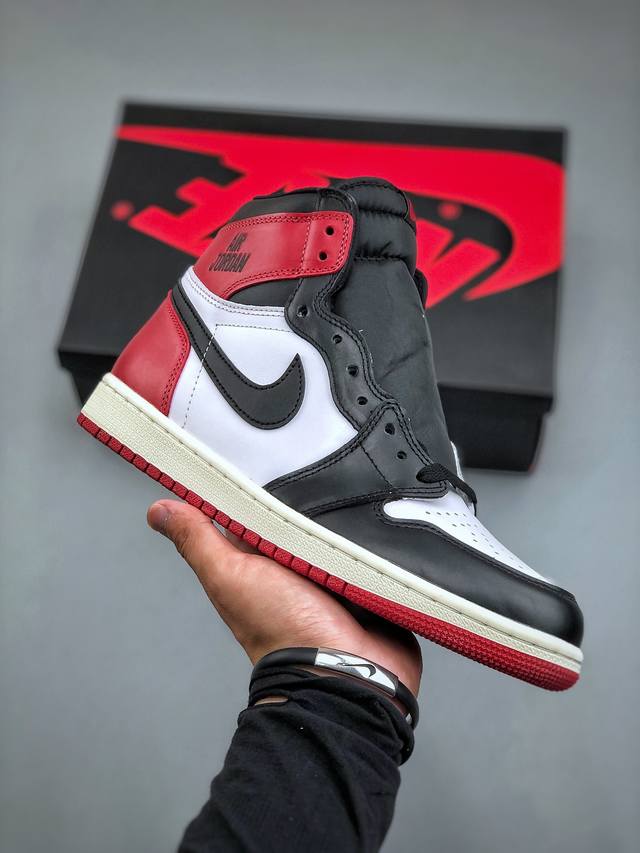 Air Jordan 1 High Og Black Toe Reimagined Aj1 乔1全新黑脚趾 复古文化高帮休闲运动鞋 #脚踝、鞋跟和橡胶外底以红色