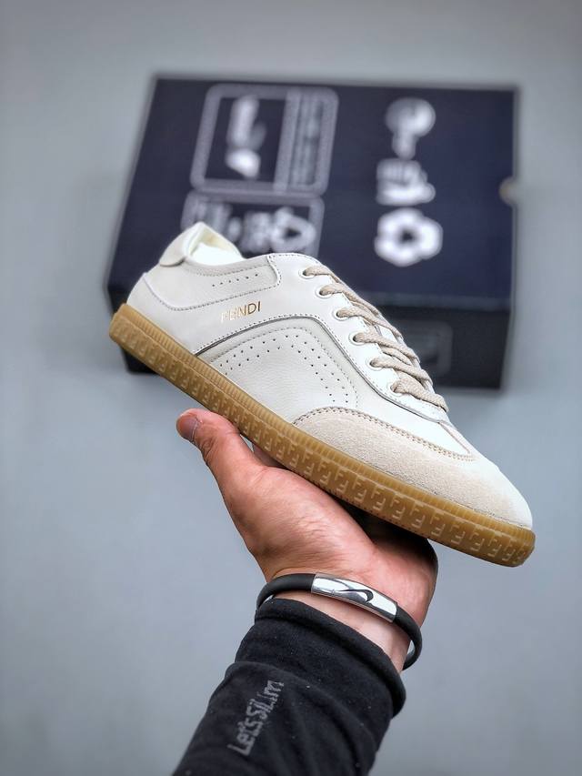 G 意大利著名奢侈品牌 芬迪fendi Flair Leather Sneaker Low 弗莱尔系列低帮复古百搭德训风休闲运动板鞋“皮革生胶 Fendi Fl