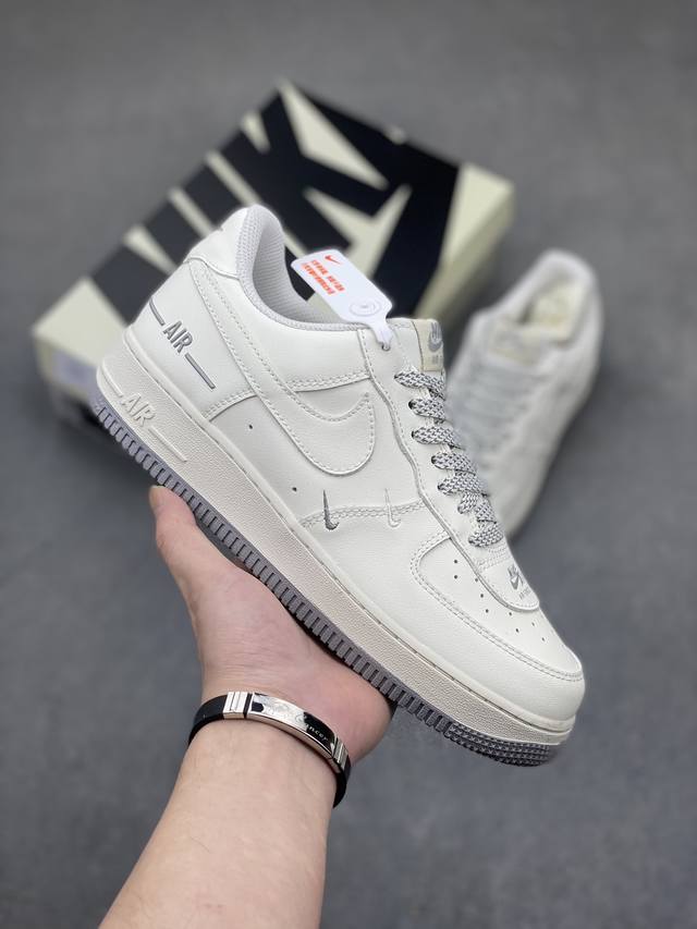 官方同步发售 原装版本 Nike Air Force 1 Low '07 “Nike”三勾系列 米灰满天星经典空军一号低帮休闲板鞋 3M反光 头成皮料 定制鞋盒