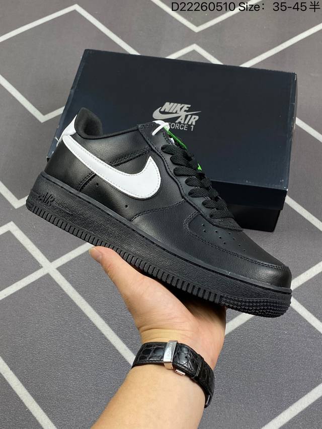 头层耐克nike Air Force 1 Low 空军一号低帮百搭休闲运动板鞋。柔软、弹性十足的缓震性能和出色的中底设计，横跨复古与现代的外型结合，造就出风靡全