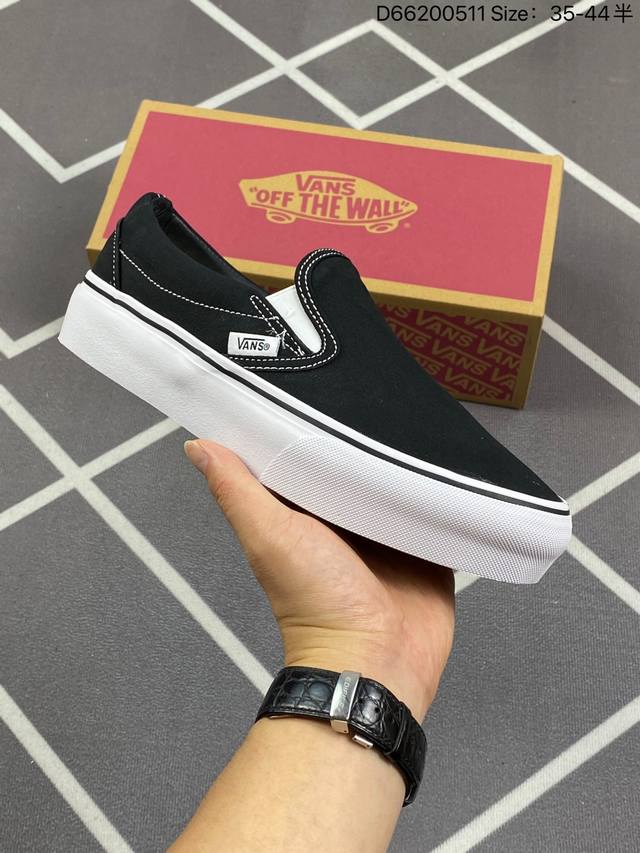 Vans Og Classic Slip-Og 酸洗复古 灰黑面包鞋 鞋款采用高锰酸钾等化学剥色 将洗后的布料制成雪花状的一种特殊工艺。酸洗图案最早起源于van