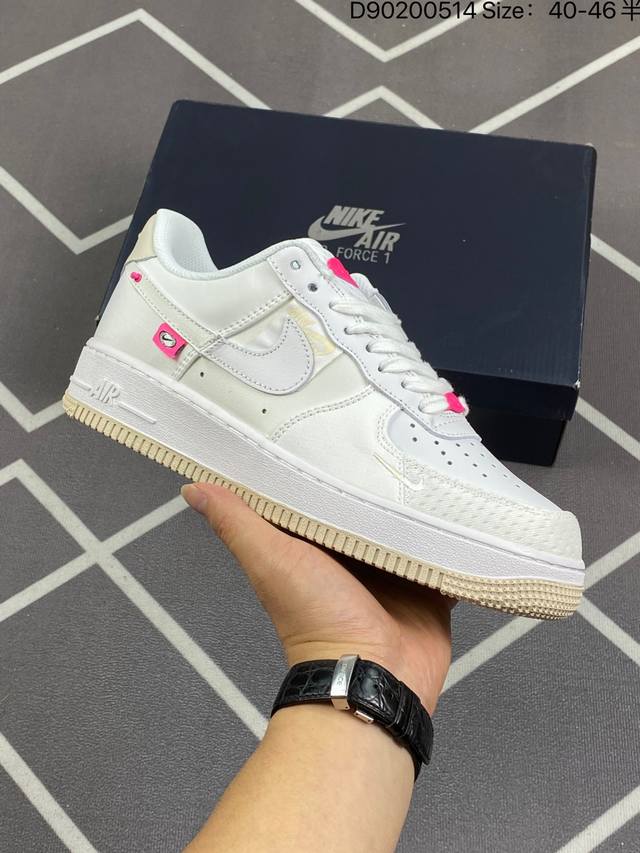 耐克nike Air Force 1 Low 空军一号低帮百搭休闲运动板鞋。柔软、弹性十足的缓震性能和出色的中底设计，横跨复古与现代的外型结合，造就出风靡全球三