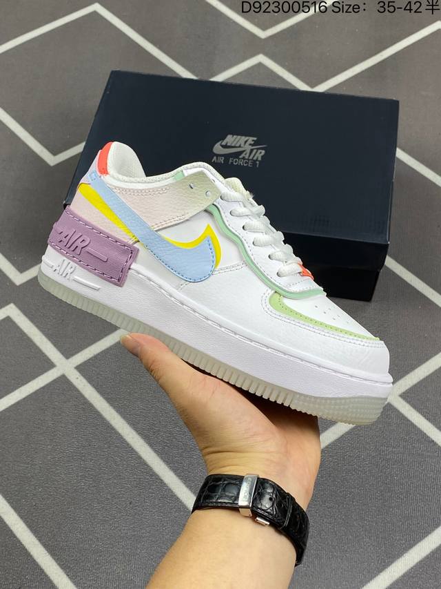 Nk Wmns Air Force 1 Shadow全新少女系解构主义设计 空军一号马卡龙 鞋款以“双重swoosh标志叠加”为特色，在细节上呈现多层次的设计。