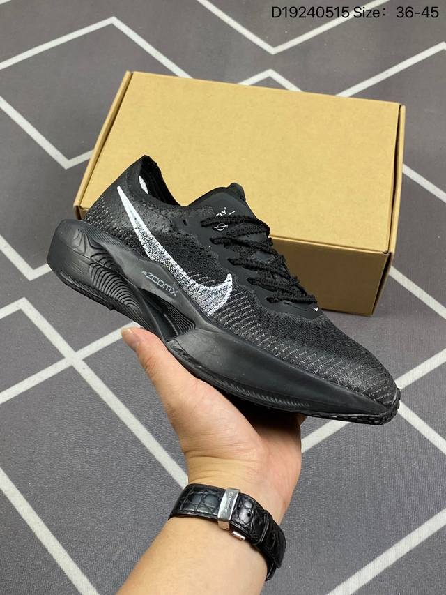 Zoomx Vaporfly Next% 3马拉松跑鞋 细节整体升级 这款next%和上一款4%的鞋最大区的别于在鞋面面料 鞋面使用了全新 Vaporweave