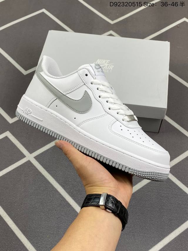 耐克nike Air Force 1 Low 空军一号低帮百搭休闲运动板鞋。柔软、弹性十足的缓震性能和出色的中底设计，横跨复古与现代的外型结合，造就出风靡全球三