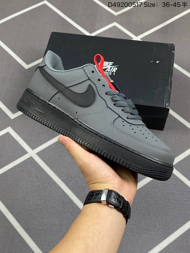 耐克nike Air Force 1 Low 空军一号 低帮百搭休闲运动板鞋。柔软、弹性十足的缓震性能和出色的中底设计，横跨复古与现代的外型结合，造就出风靡全球