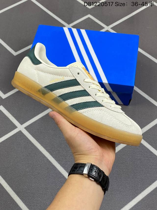 阿迪达斯adidas Originals Gazelle Indoor 三叶草休闲防滑耐磨低帮板鞋鞋头出色设计 塑就出众贴合感稳固的后跟贴合足部曲线设计软弹舒适