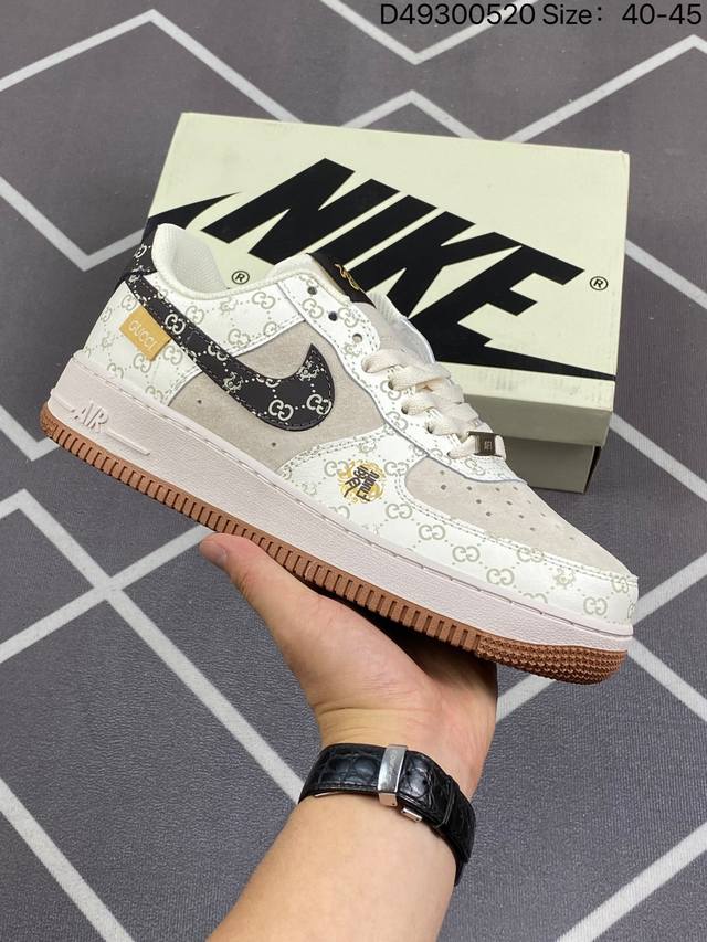 耐克nike Air Force 1 Low 空军一号低帮百搭休闲运动板鞋。柔软、弹性十足的缓震性能和出色的中底设计，横跨复古与现代的外型结合，造就出风靡全球三