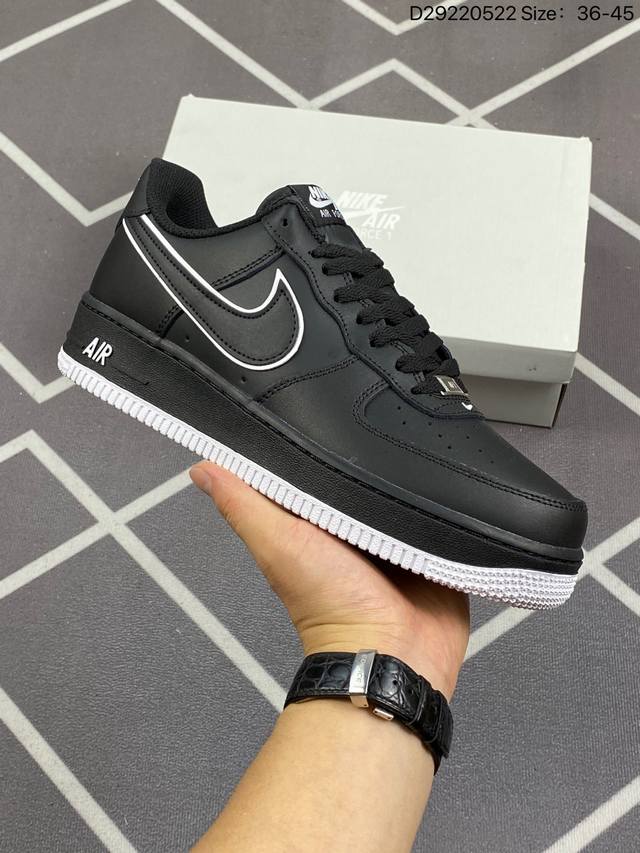 耐克nike Air Force 1 Low 空军一号低帮百搭休闲运动板鞋。柔软、弹性十足的缓震性能和出色的中底设计，横跨复古与现代的外型结合，造就出风靡全球三