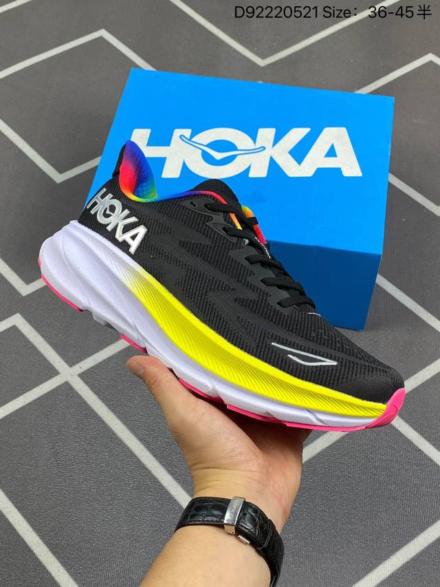 小红书推荐hoka M Clifton 9 全新配色 这个品牌来自于新西兰的毛利语，Hoka表示大地，One One表示飞越，连起来就是飞越地平线，One On