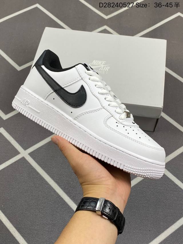 耐克 Nike Air Force 1 '07 Low 空军一号含气垫 低帮百搭厚底增高休闲运动板鞋。柔软、弹性十足的缓震性能和出色的中底设计，横跨复古与现代的